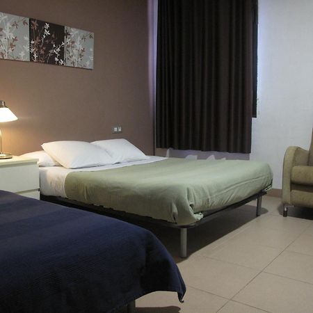 Hostal Lk บาร์เซโลนา ภายนอก รูปภาพ