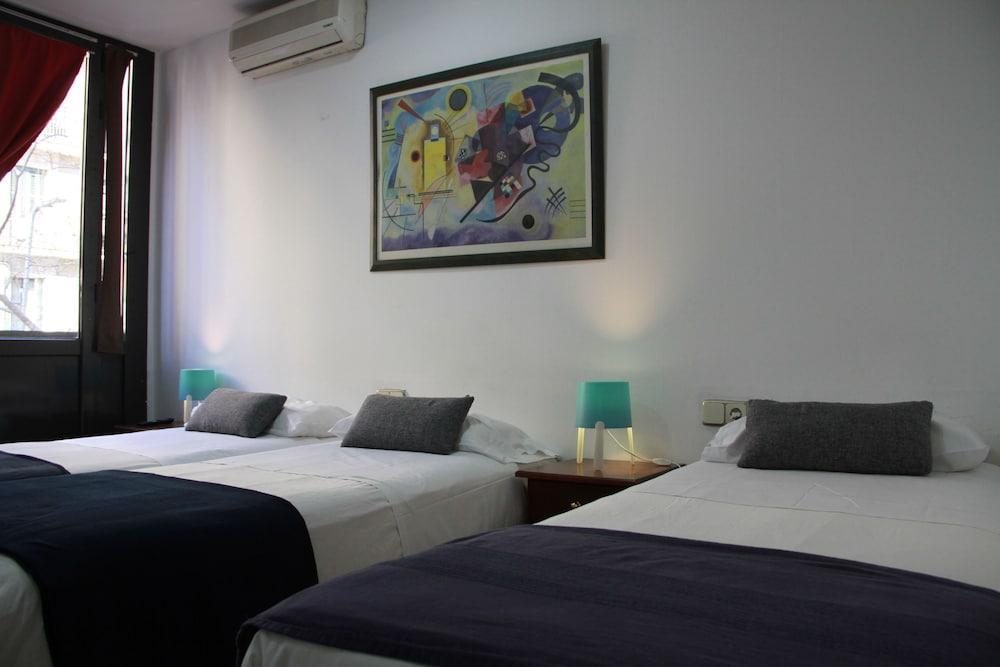 Hostal Lk บาร์เซโลนา ภายนอก รูปภาพ