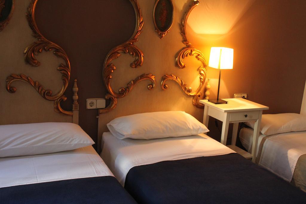 Hostal Lk บาร์เซโลนา ภายนอก รูปภาพ