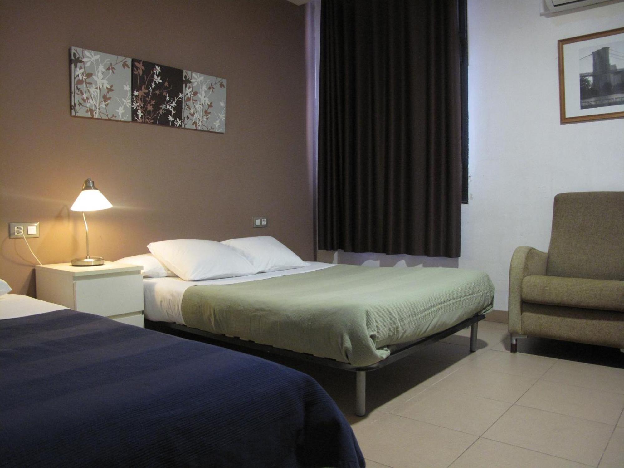 Hostal Lk บาร์เซโลนา ภายนอก รูปภาพ