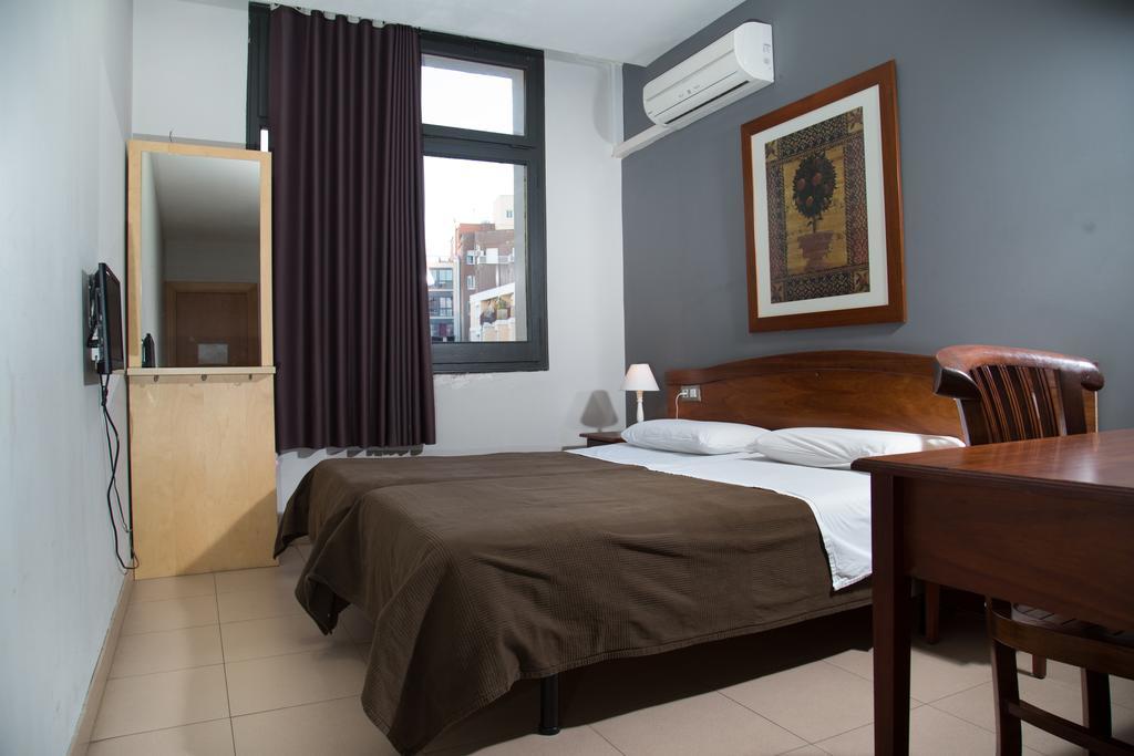 Hostal Lk บาร์เซโลนา ภายนอก รูปภาพ