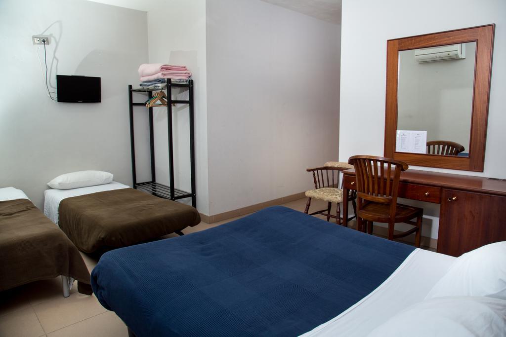 Hostal Lk บาร์เซโลนา ภายนอก รูปภาพ