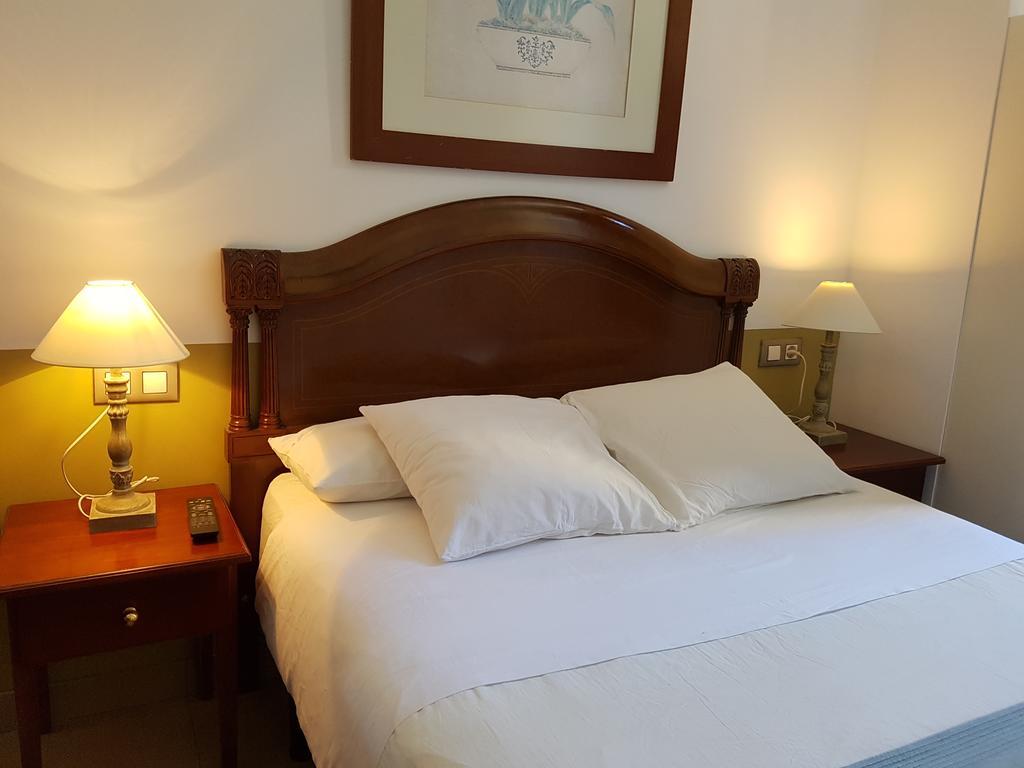 Hostal Lk บาร์เซโลนา ภายนอก รูปภาพ