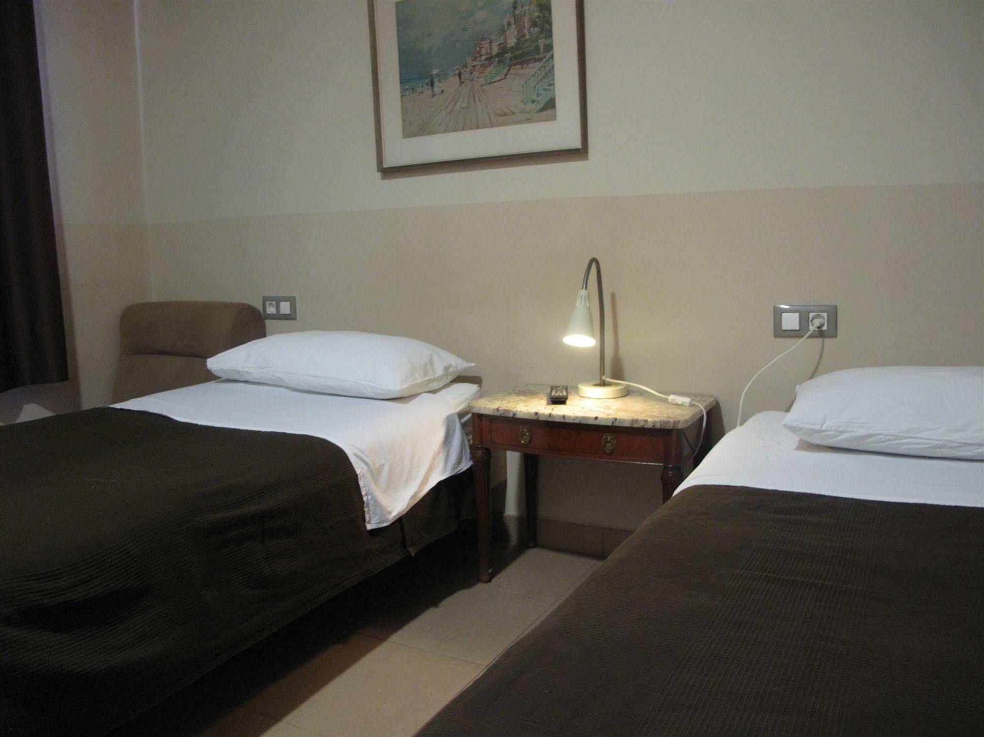Hostal Lk บาร์เซโลนา ภายนอก รูปภาพ