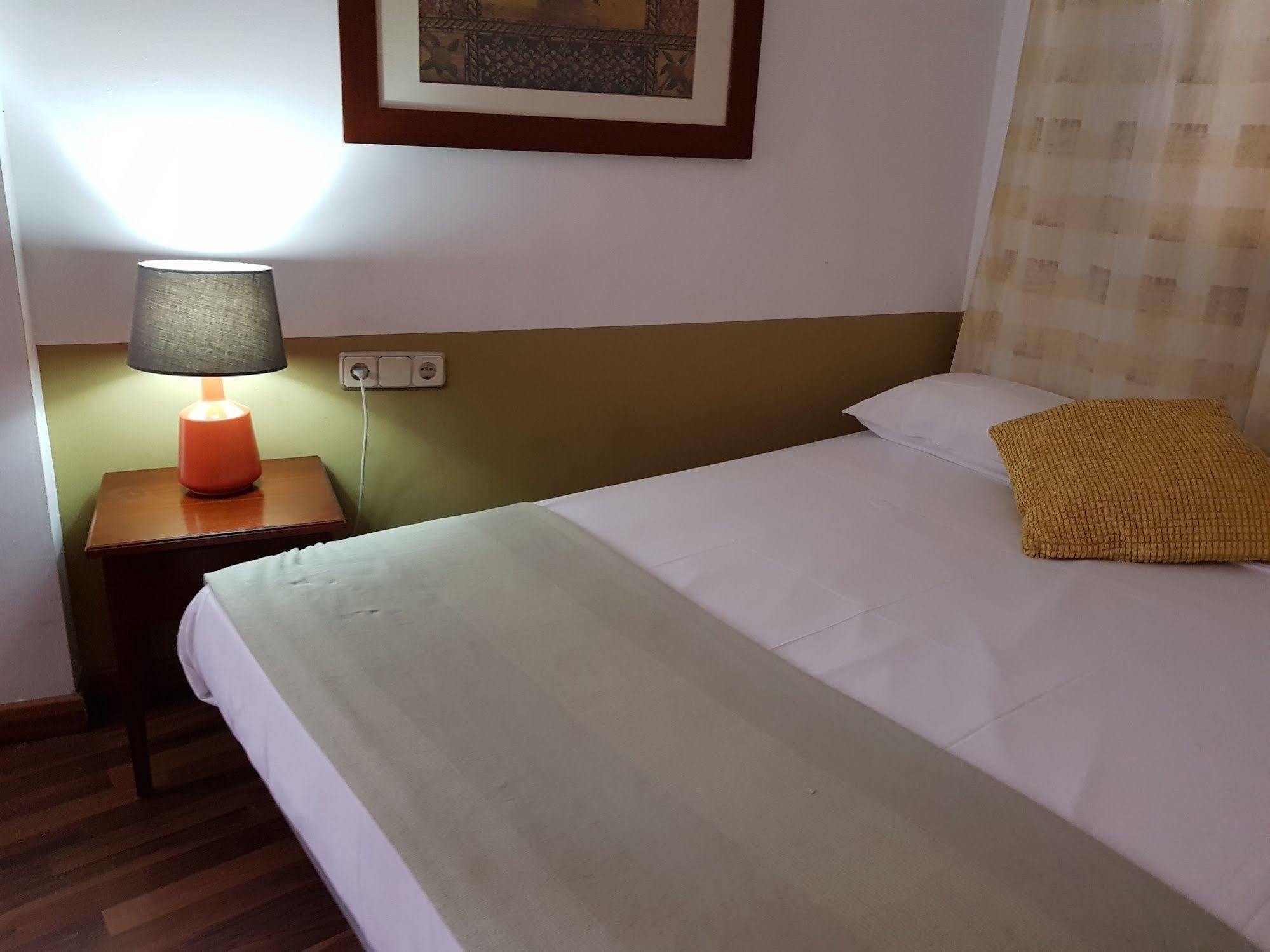 Hostal Lk บาร์เซโลนา ภายนอก รูปภาพ